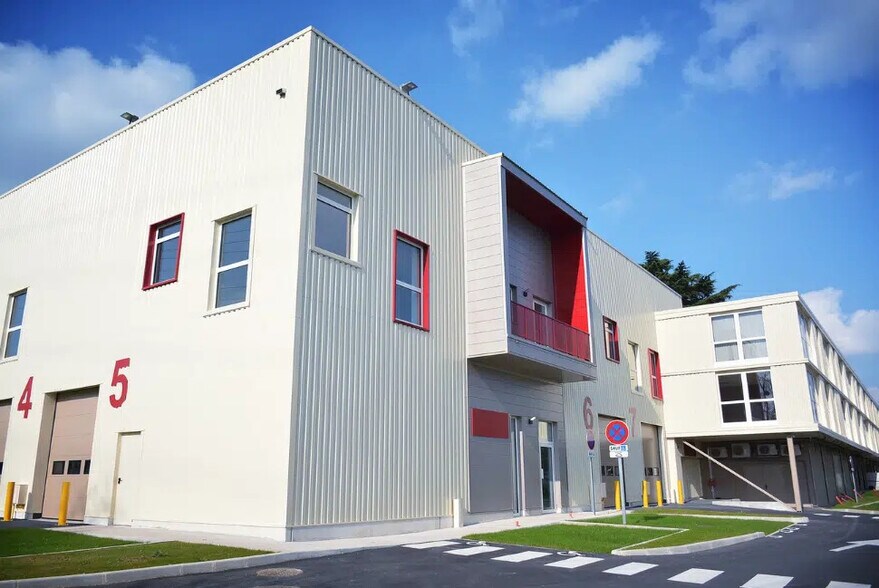 16 Rue Ampère, Pontoise à louer - Photo du bâtiment - Image 2 de 5