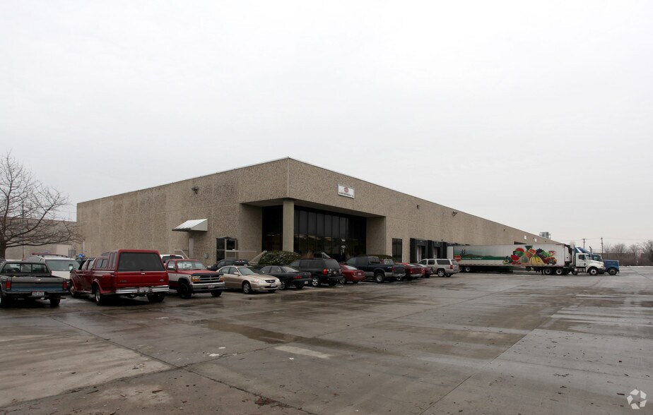 2190-2200 Westbelt Dr, Columbus, OH à louer - Photo du bâtiment - Image 2 de 7