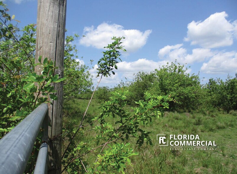 14195 Range Line Rd, Port Saint Lucie, FL à vendre - Photo du bâtiment - Image 2 de 3