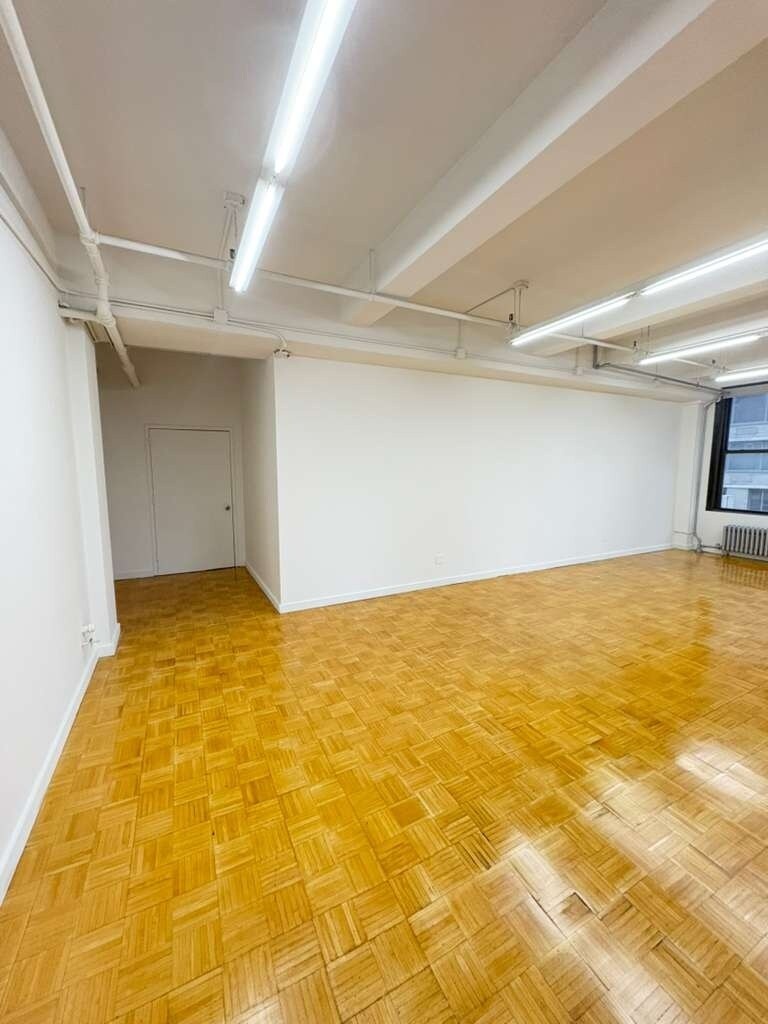 325 W 38th St, New York, NY for lease Interior Photo- Image 1 of 5