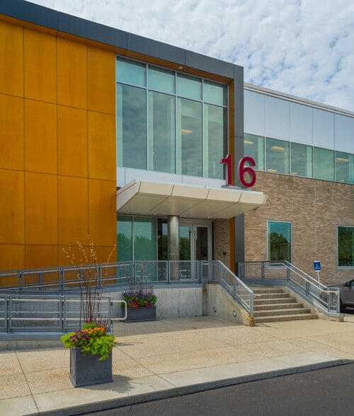 16 Crosby Dr, Bedford, MA for lease - Building Photo - Image 2 of 6