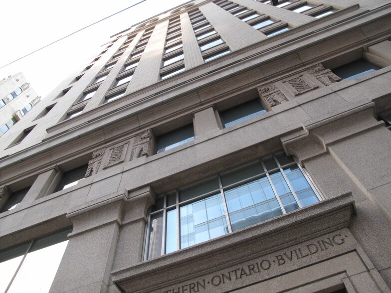 330 Bay St, Toronto, ON à louer - Photo du bâtiment - Image 2 de 16