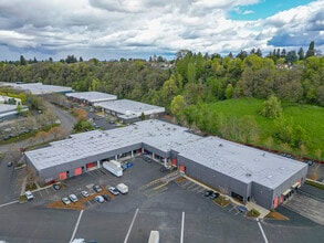 6036-6040 N Cutter Cir, Portland, OR à louer Photo du bâtiment- Image 2 de 4