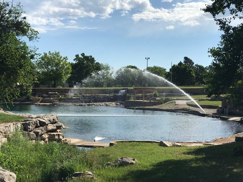 507 E Brown St, San Saba, TX à louer - Photo principale - Image 3 de 10