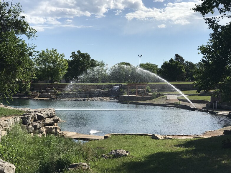 507 E Brown St, San Saba, TX for lease - Primary Photo - Image 3 of 10