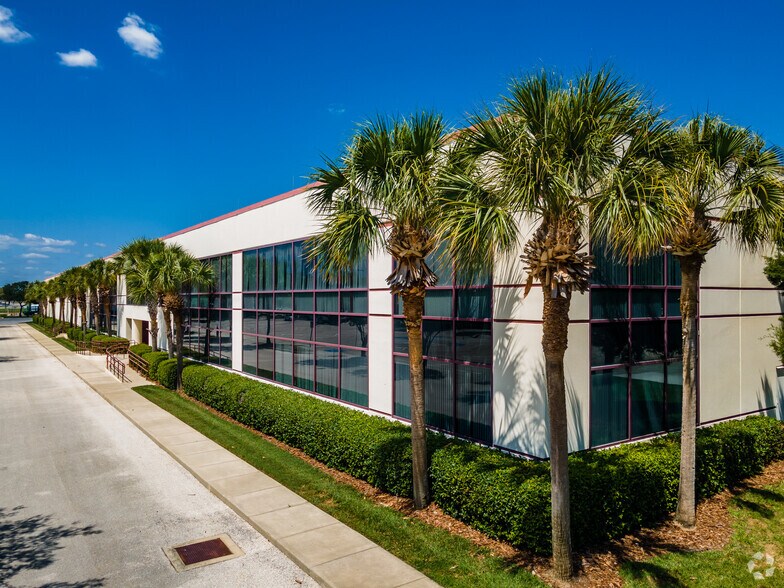 7935 114th Ave, Largo, FL à louer - Photo du bâtiment - Image 3 de 11