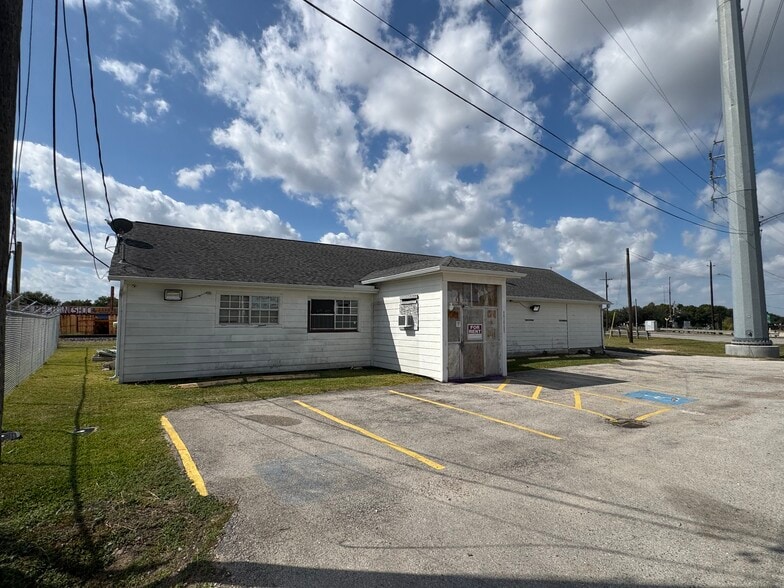 3701 S Richey Ave, South Houston, TX à louer - Photo du bâtiment - Image 3 de 7