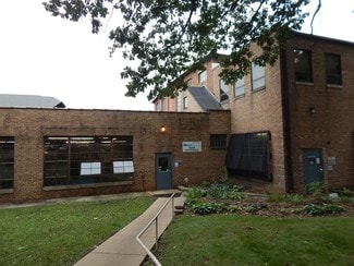 More details for 911 N Lake St, Aurora, IL - Industrial for Lease