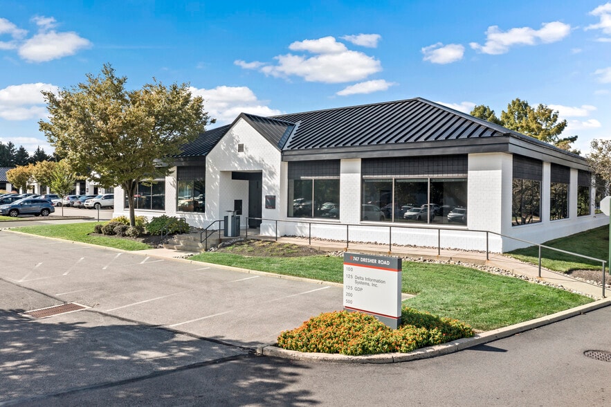 747 Dresher Rd, Horsham Township, PA for lease - Building Photo - Image 2 of 8