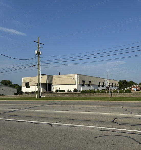 2750 N Burkhardt Rd, Evansville, IN à louer - Photo du bâtiment - Image 1 de 9