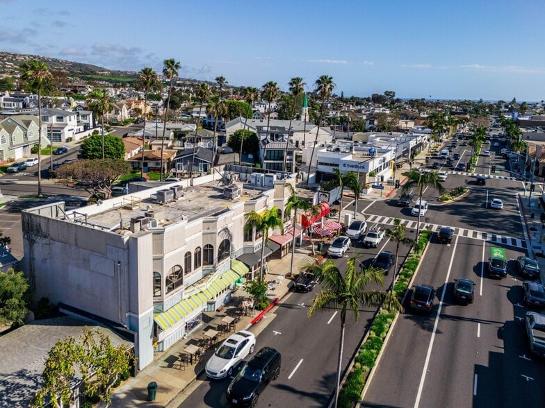 2744 E Coast Hwy, Corona Del Mar, CA à vendre - Photo principale - Image 1 de 5