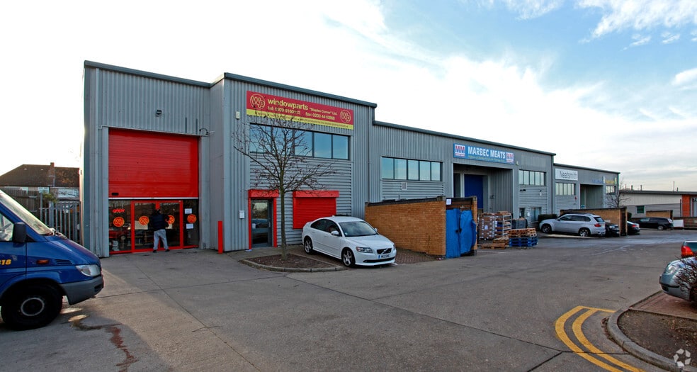 Apsley Way, London for lease - Primary Photo - Image 1 of 2