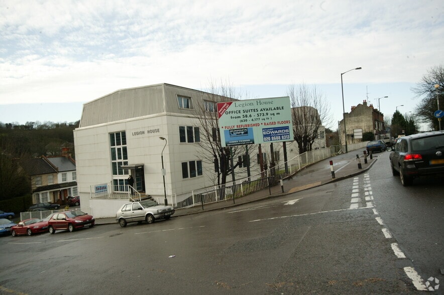 Godstone Rd, Kenley for lease - Building Photo - Image 3 of 7