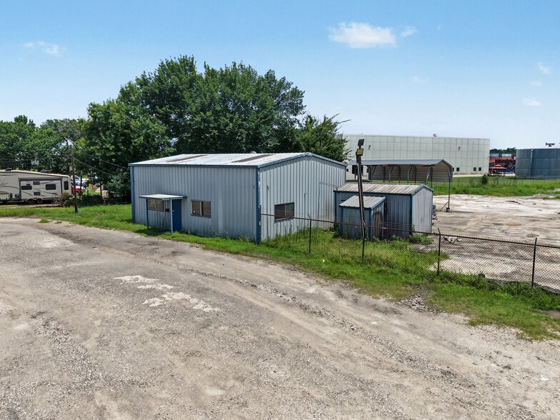 17928 Beaumont Hwy, Houston, TX for lease - Building Photo - Image 3 of 10