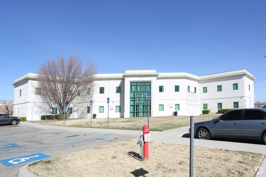 43860 10th Street W, Lancaster, CA for lease - Primary Photo - Image 1 of 5