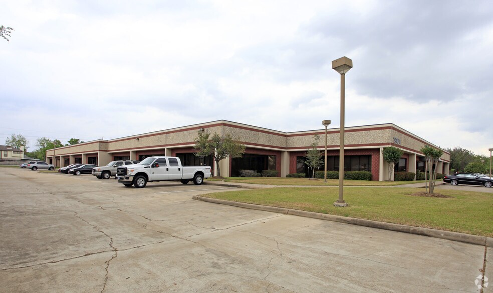 19408 Park Row, Houston, TX à louer - Photo du bâtiment - Image 1 de 15
