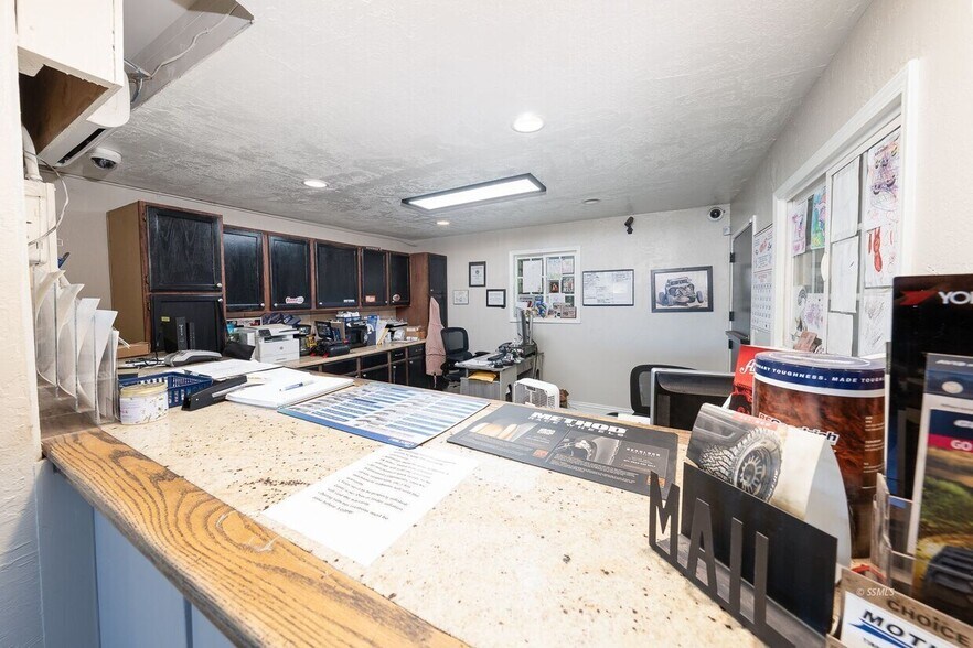 120 S Warner St, Ridgecrest, CA à vendre - Photo du bâtiment - Image 2 de 13