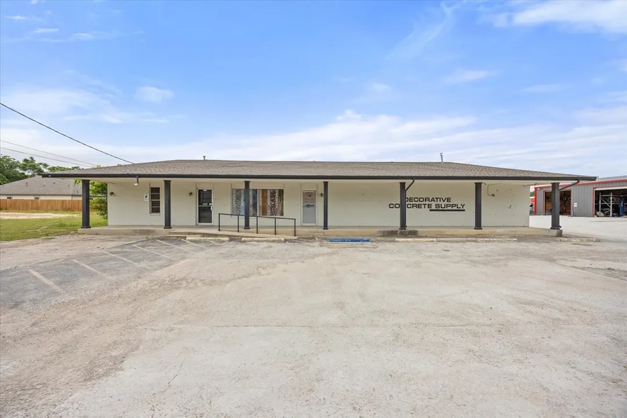 1409 NE Barnard St, Glen Rose, TX for sale - Building Photo - Image 2 of 37