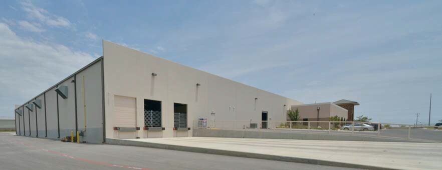 1648 N Lake Pass, Universal City, TX à vendre - Photo du bâtiment - Image 3 de 6