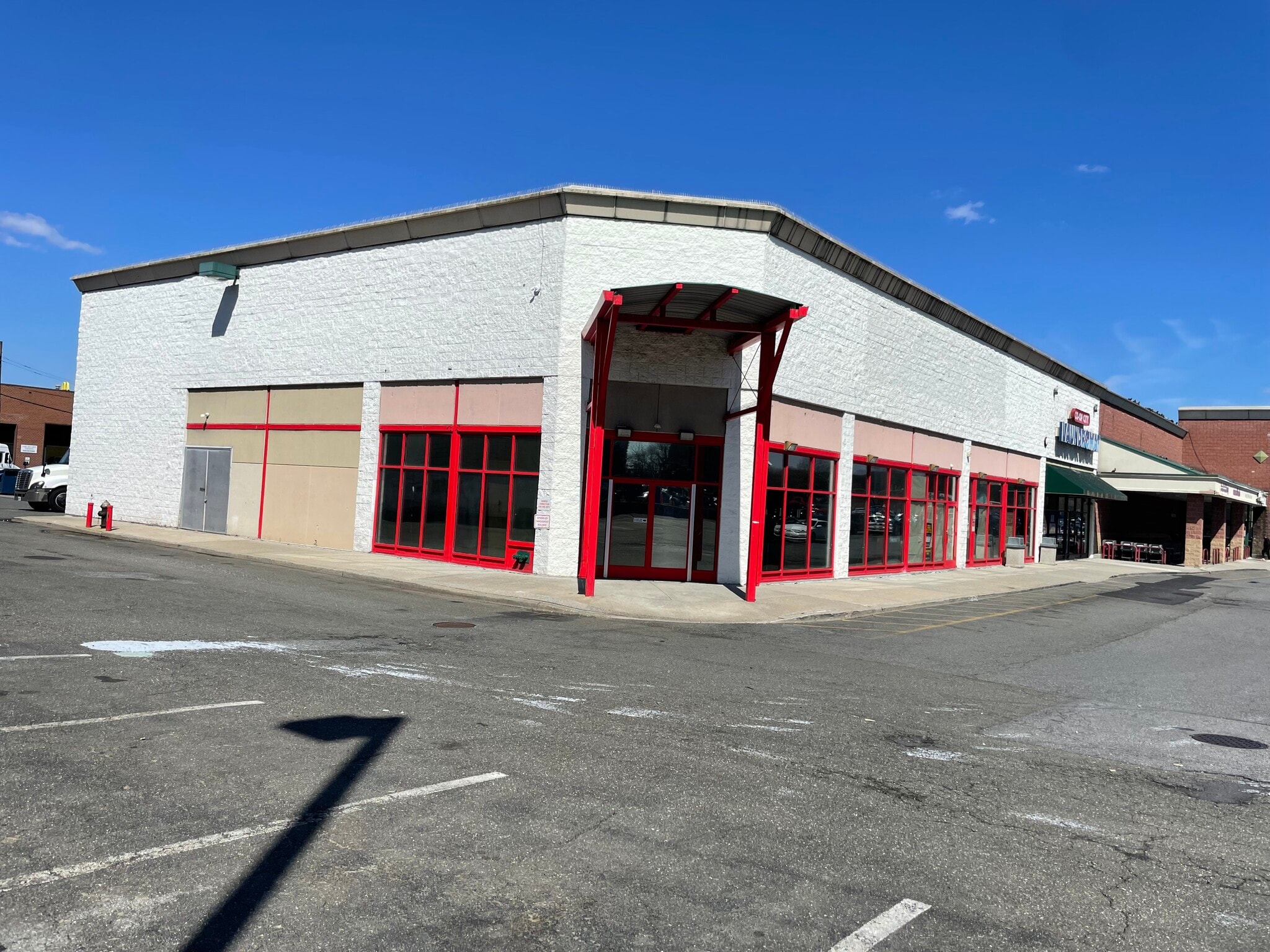 691 Co-op City Blvd, Bronx, NY for lease Building Photo- Image 1 of 6