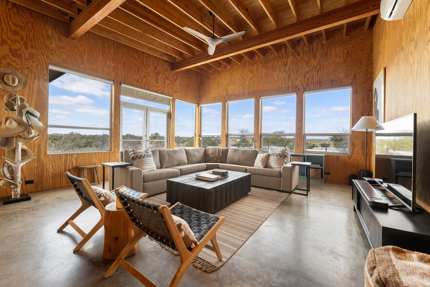 108 Exit Strategy Ln, Castell, TX for sale - Interior Photo - Image 2 of 16