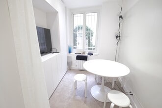 Quai Des Grands Augustins, Paris for lease Interior Photo- Image 2 of 7