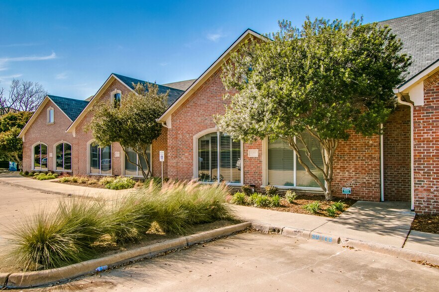 5301 Village Creek Dr, Plano, TX à louer - Photo du bâtiment - Image 3 de 5