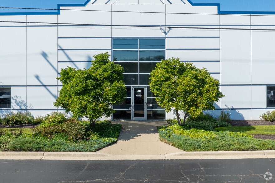 40 S Addison Rd, Addison, IL à louer - Photo du bâtiment - Image 2 de 4