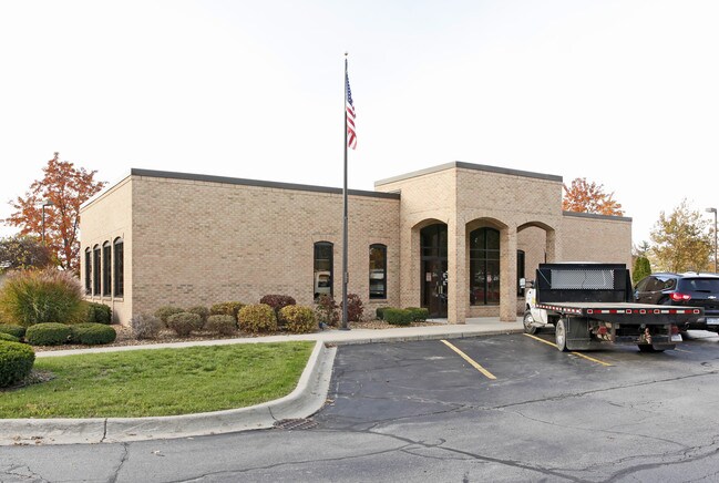 Plus de détails pour 616 W Adrian St, Blissfield, MI - Commerce de détail à vendre