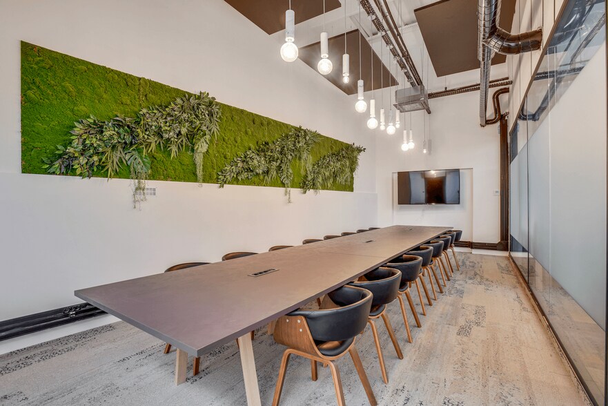 Coworking Space in Paris for lease - Interior Photo - Image 3 of 5