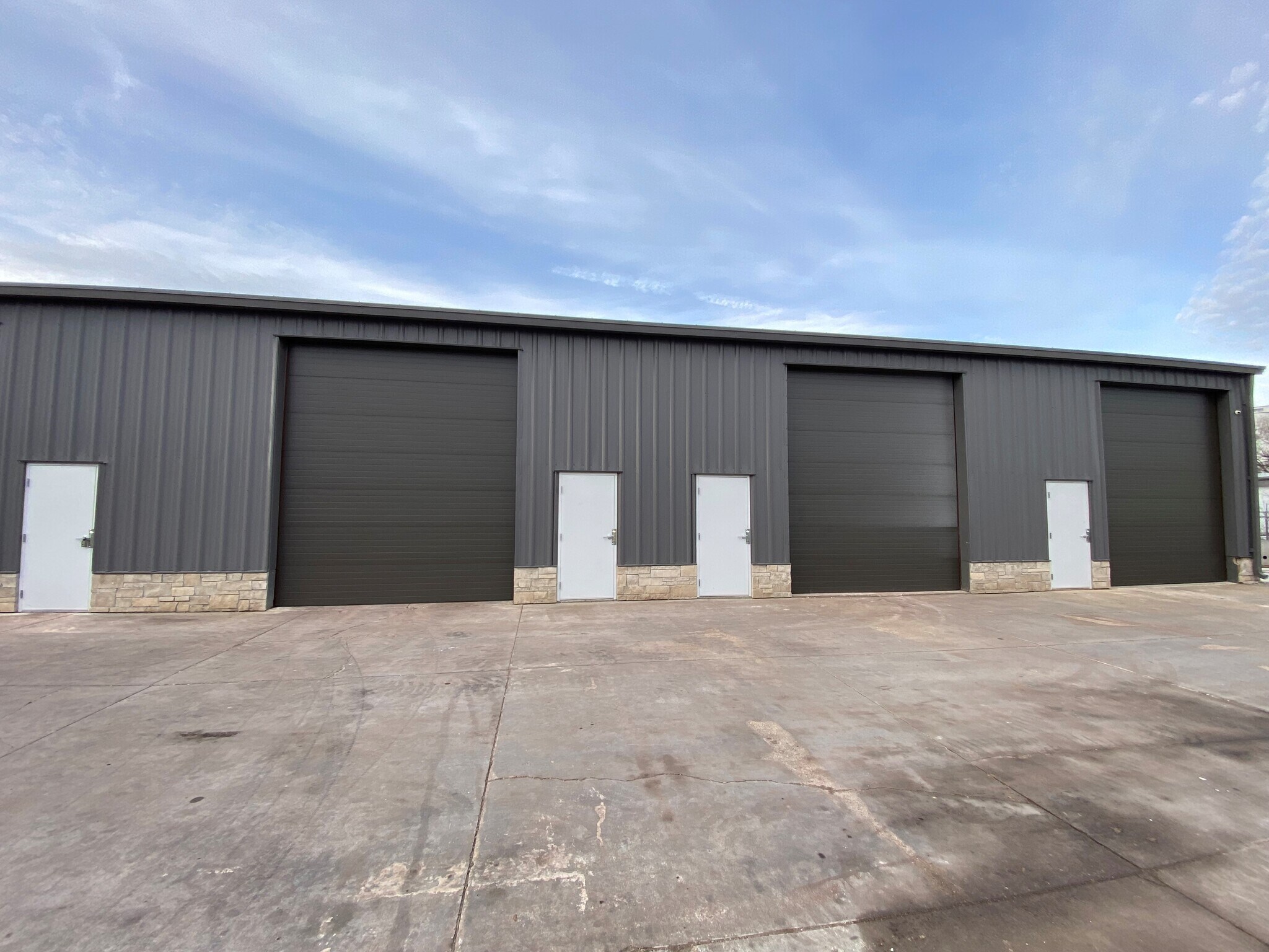 3320 S 6th St, Lincoln, NE for lease Building Photo- Image 1 of 2