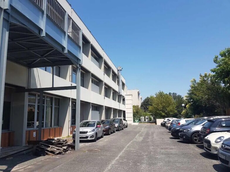 Office in Bordeaux for lease - Building Photo - Image 3 of 8