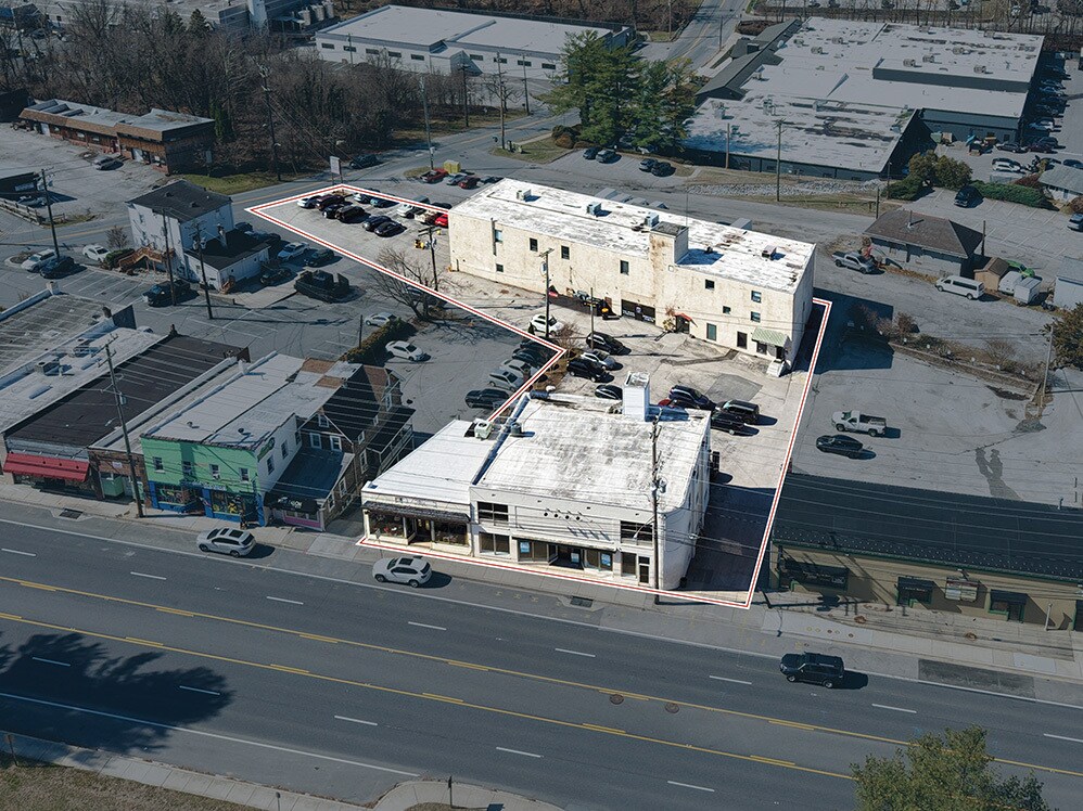 Flex/Service/Retail Property portefeuille de 3 propriétés à vendre sur LoopNet.ca Photo principale- Image 1 de 6