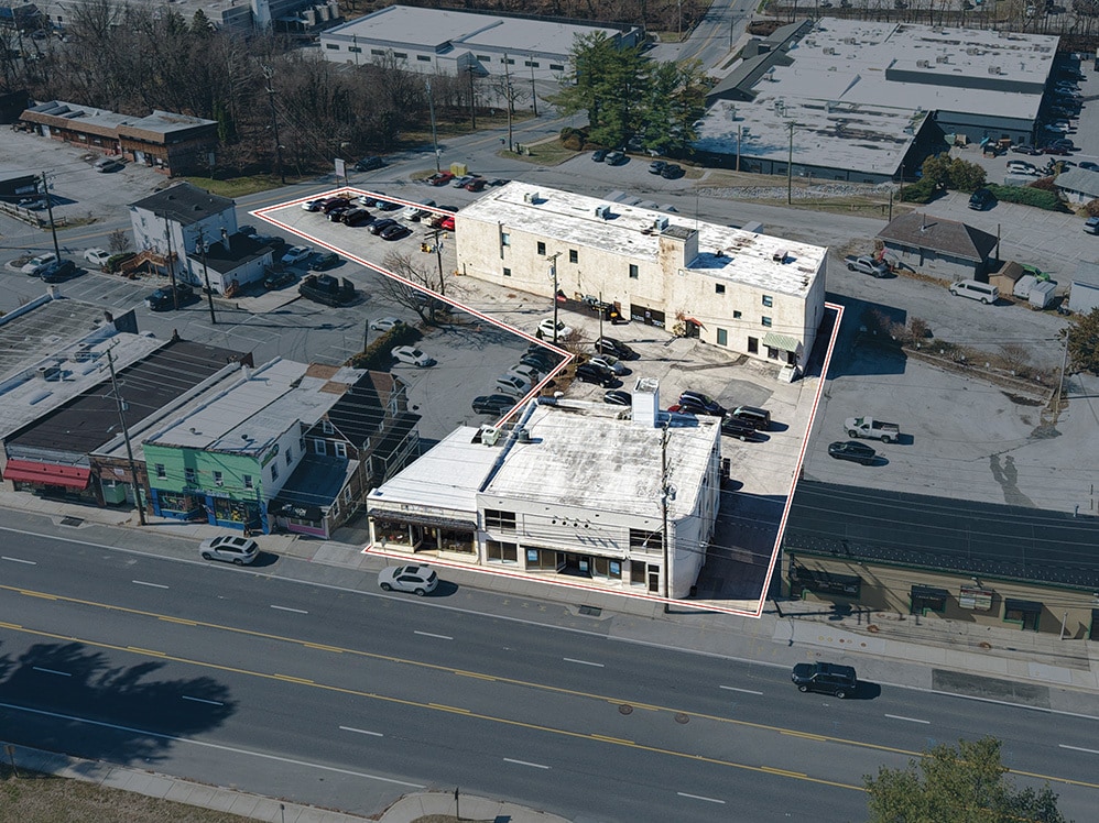 Flex/Service/Retail Property portfolio of 3 properties for sale on LoopNet.ca Primary Photo- Image 1 of 6