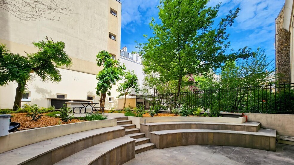Bureau dans Neuilly-sur-Seine à louer - Photo du bâtiment - Image 3 de 9