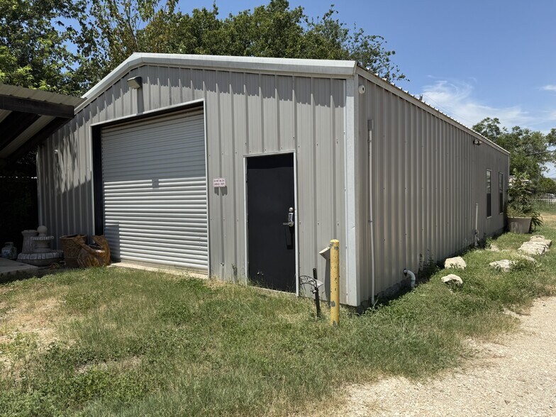 4778 Old Highway 81, New Braunfels, TX à louer - Photo du bâtiment - Image 3 de 9