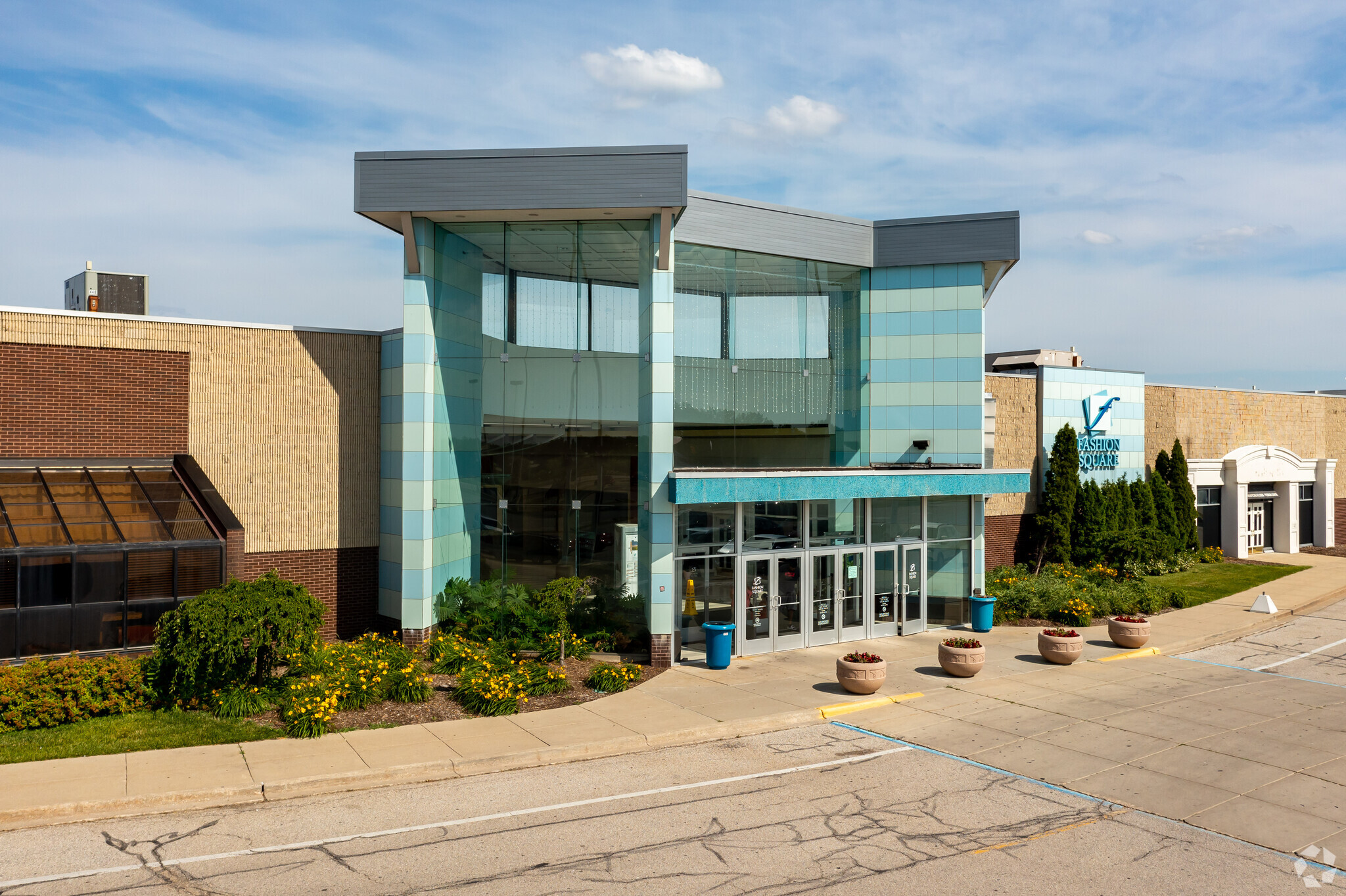 4677-4899 Fashion Square Mall, Saginaw, MI à vendre Photo principale- Image 1 de 1