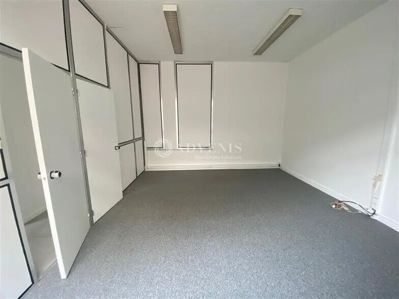 Multifamily in Lyon for sale - Interior Photo - Image 2 of 7
