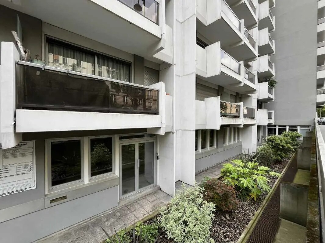 Office in Paris for sale Building Photo- Image 1 of 14