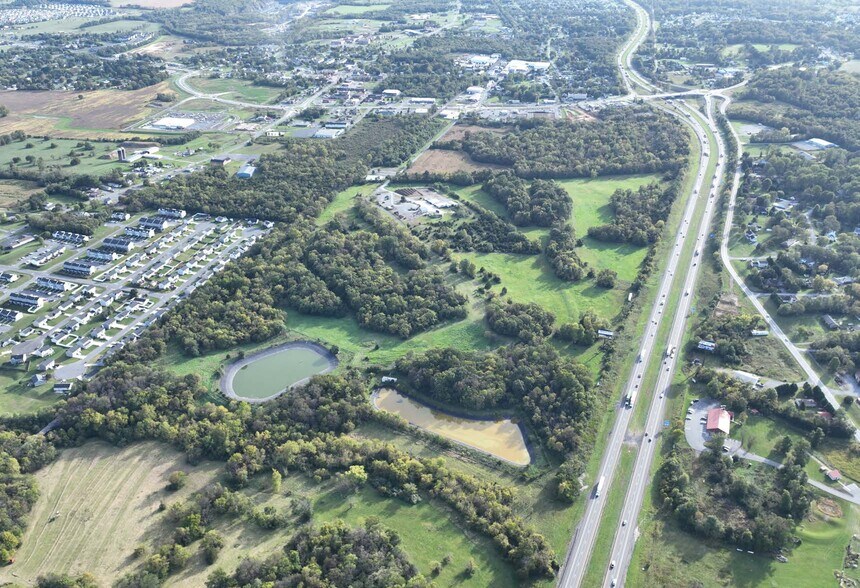 Pilgrim St, Inwood, WV à vendre - Photo du bâtiment - Image 2 de 7