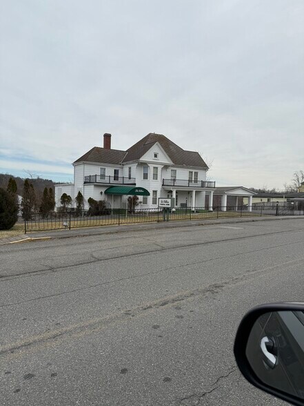 1200 Grove Ave, Radford, VA à vendre - Photo du bâtiment - Image 3 de 21