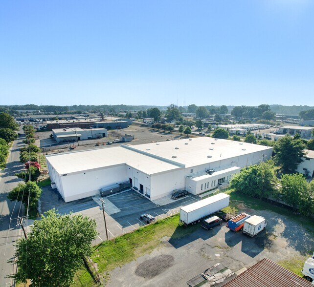 4112 Joe St, Charlotte, NC à louer - Photo du bâtiment - Image 2 de 9