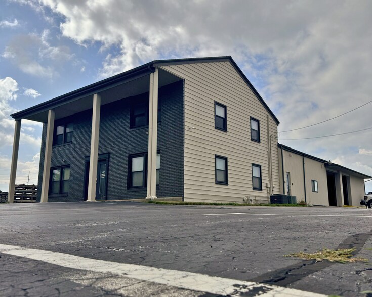2230 W Coliseum Blvd, Fort Wayne, IN à louer - Photo du bâtiment - Image 2 de 5