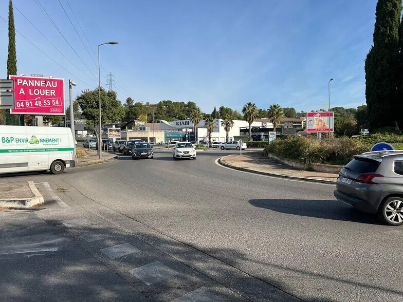 Retail in Marseille for lease - Building Photo - Image 3 of 9