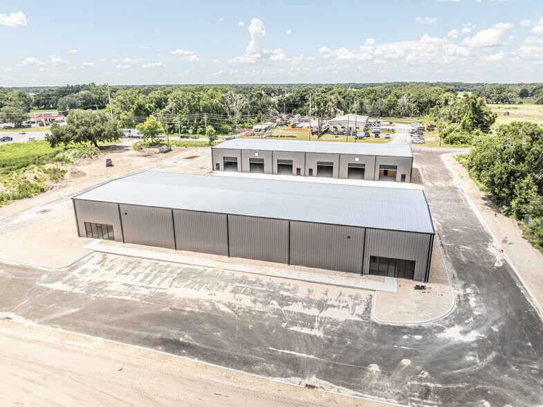 3023 E C 48, Center Hill, FL à vendre - Photo du bâtiment - Image 1 de 36