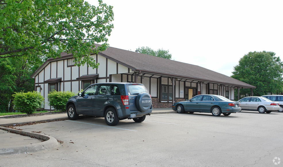 2619 W 6th St, Lawrence, KS for lease - Primary Photo - Image 2 of 5