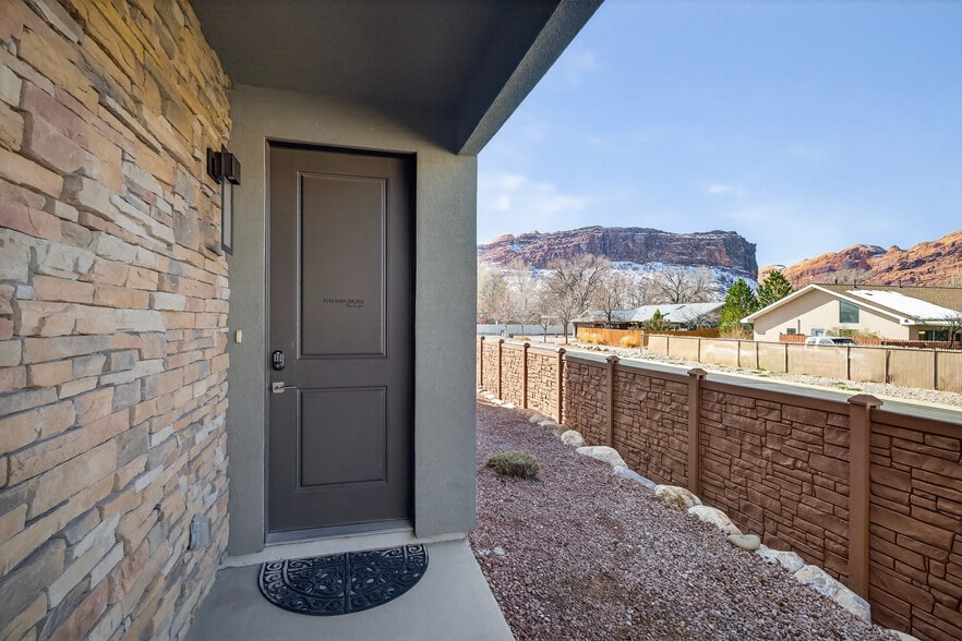 673 W 470 N, Moab, UT à vendre - Photo du bâtiment - Image 2 de 48