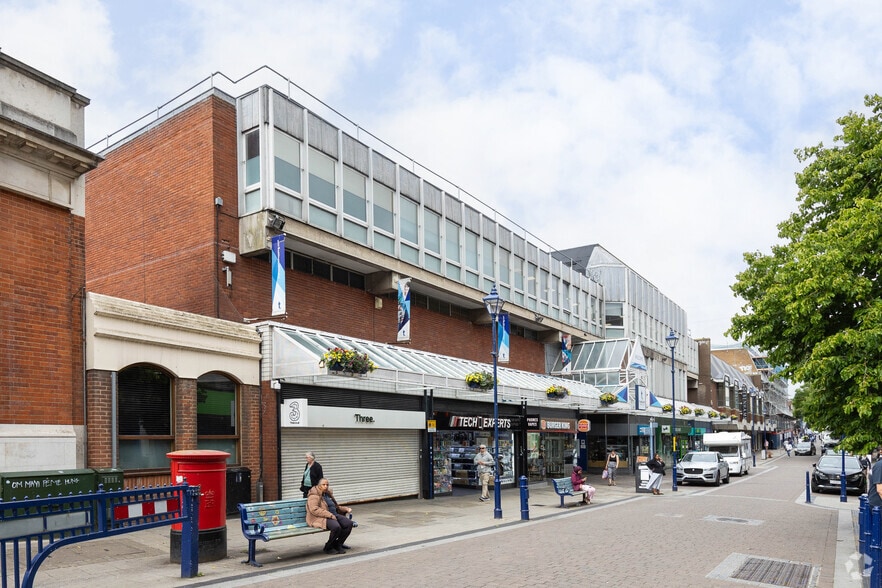 77-84 New Rd, Gravesend for lease - Primary Photo - Image 3 of 4