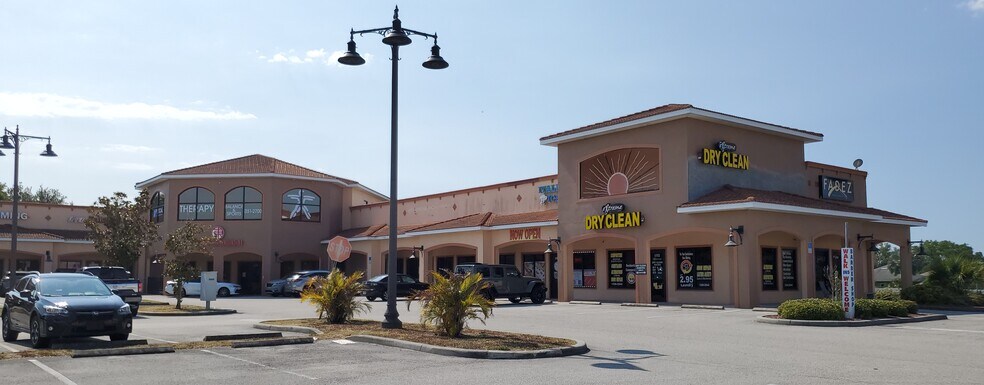 634 Barnes Blvd, Rockledge, FL à louer - Photo du bâtiment - Image 2 de 4