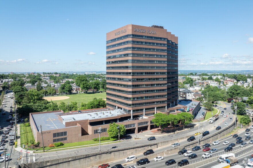 400 Kelby St, Fort Lee, NJ à louer - Photo du bâtiment - Image 1 de 12